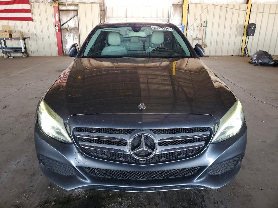 60082336 :رقم المزاد ، 55SWF4JB7HU182114 vin ، 2017 Mercedes-benz C مزاد بيع