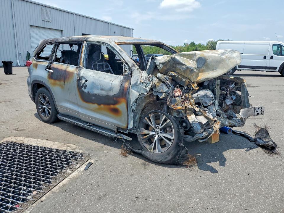 2018 Toyota Highlander მანქანა იყიდება აუქციონზე, vin: 5TDZARFH2JS040696, აუქციონის ნომერი: 63498056