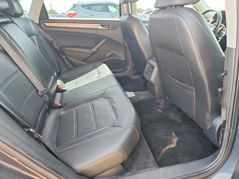 61248406 :رقم المزاد ، 1VWDT7A36HC013370 vin ، 2017 Volkswagen Passat مزاد بيع
