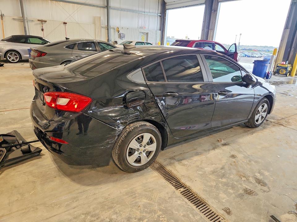 62833976 :رقم المزاد ، 1G1BC5SM6J7159006 vin ، 2018 Chevrolet Cruze مزاد بيع