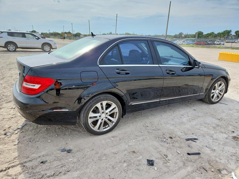 Продаж на аукціоні авто 2013 Mercedes-benz C, vin: WDDGF4HB3DR270535, номер лоту: 63503636