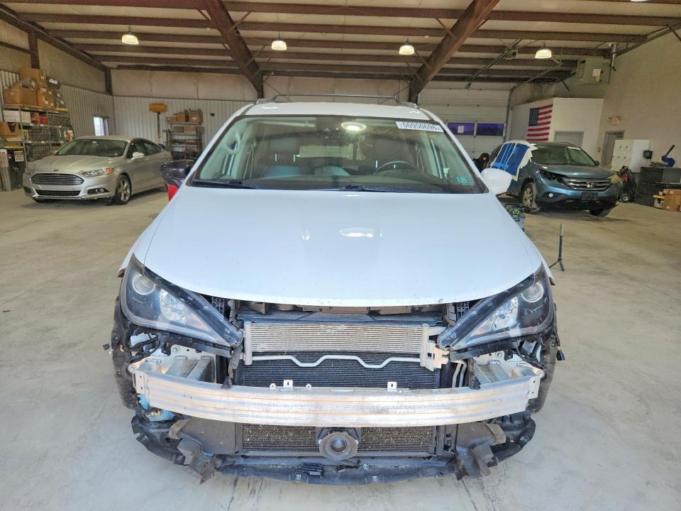 Продажа на аукционе авто 2019 Chrysler Pacifica, vin: 2C4RC1EG4KR604069, номер лота: 60950696
