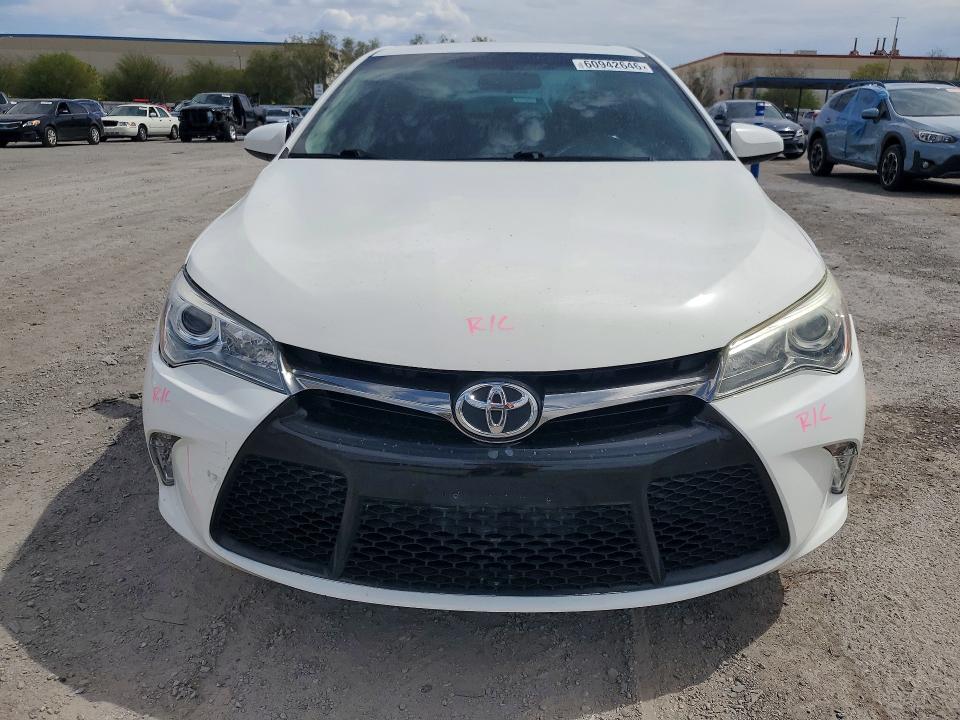 2015 Toyota Camry მანქანა იყიდება აუქციონზე, vin: 4T1BF1FK4FU030220, აუქციონის ნომერი: 60942646
