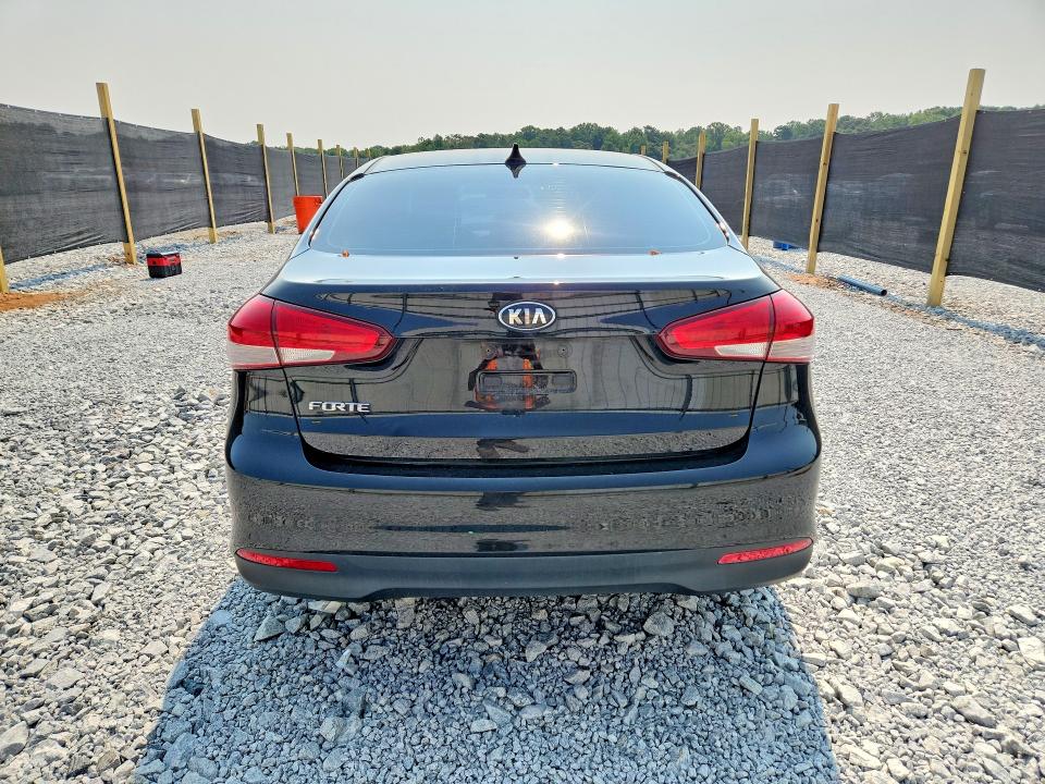 63145966 :رقم المزاد ، 3KPFK4A70JE229701 vin ، 2018 Kia Forte مزاد بيع