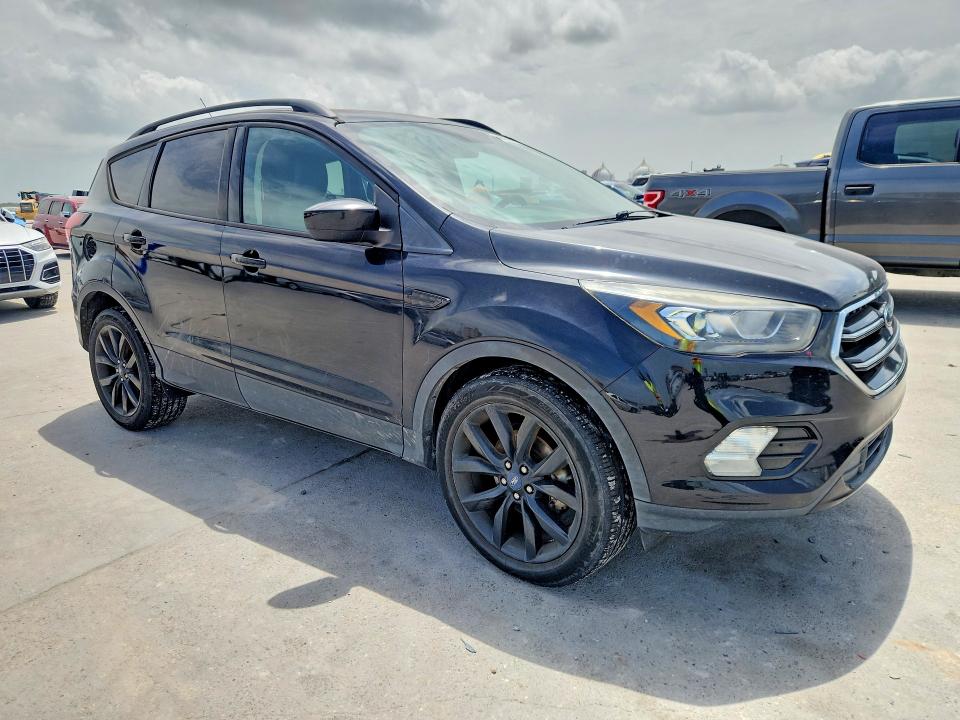 60823166 :رقم المزاد ، 1FMCU0GD8KUB07279 vin ، 2019 Ford Escape مزاد بيع