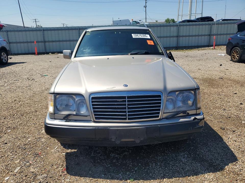 1995 Mercedes-benz E მანქანა იყიდება აუქციონზე, vin: WDBEB31E5SC115706, აუქციონის ნომერი: 59676386