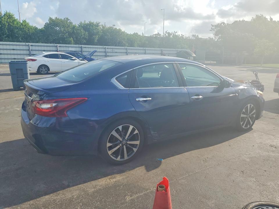 Продажа на аукционе авто 2017 Nissan Altima, vin: 1N4AL3APXHC197784, номер лота: 61894306