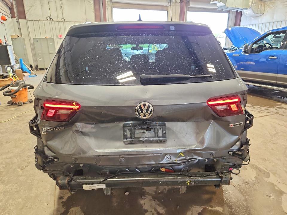 63300406 :رقم المزاد ، 3VV2B7AX7MM112693 vin ، 2021 Volkswagen Tiguan مزاد بيع