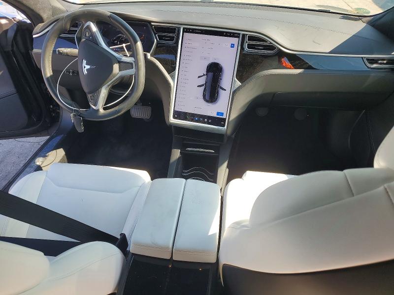 63132406 :رقم المزاد ، 5YJSA1E25JF243151 vin ، 2018 Tesla Model S مزاد بيع