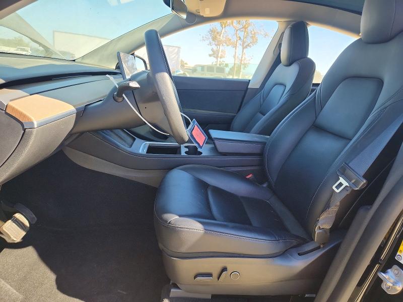 61751886 :رقم المزاد ، 7SAYGDEE7NF395171 vin ، 2022 Tesla Model Y مزاد بيع