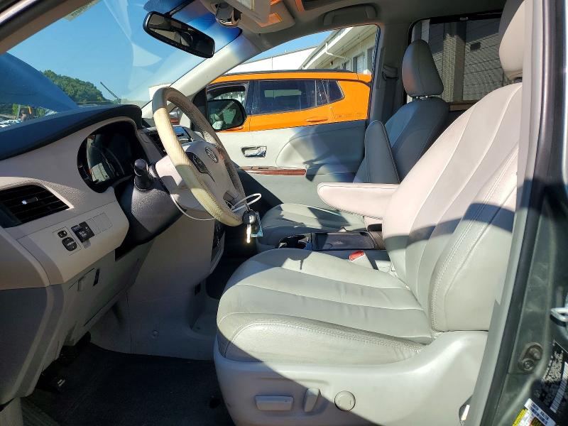 61979986 :رقم المزاد ، 5TDYK3DC3ES427082 vin ، 2014 Toyota Sienna مزاد بيع