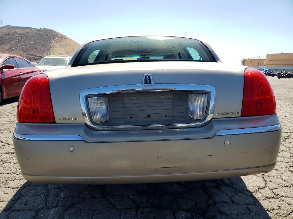 Продаж на аукціоні авто 2004 Lincoln Town Car, vin: 1LNHM81W44Y611578, номер лоту: 62702526