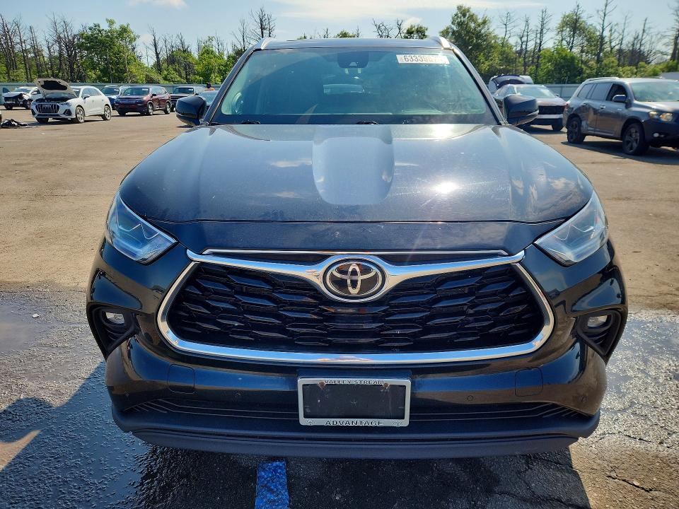 Auction sale of the 2022 Toyota Highlander, vin: 5TDDZRBH8NS567723, lot number: 63339676