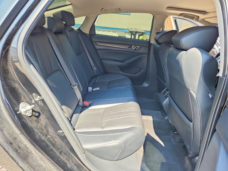 Продажа на аукционе авто 2018 Honda Accord, vin: 1HGCV1F90JA043647, номер лота: 62064956