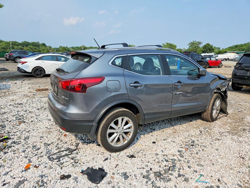 60898996 :رقم المزاد ، JN1BJ1CR1JW265761 vin ، 2018 Nissan Rogue Sport مزاد بيع