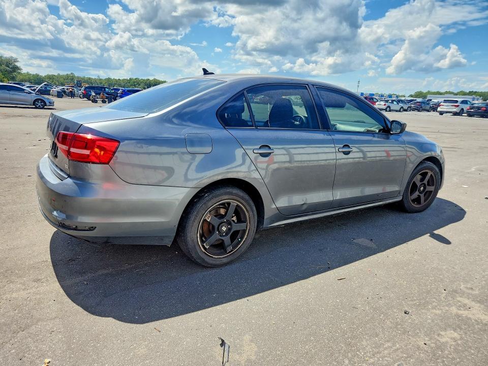 60715436 :رقم المزاد ، 3VWD17AJXFM251111 vin ، 2015 Volkswagen Jetta مزاد بيع