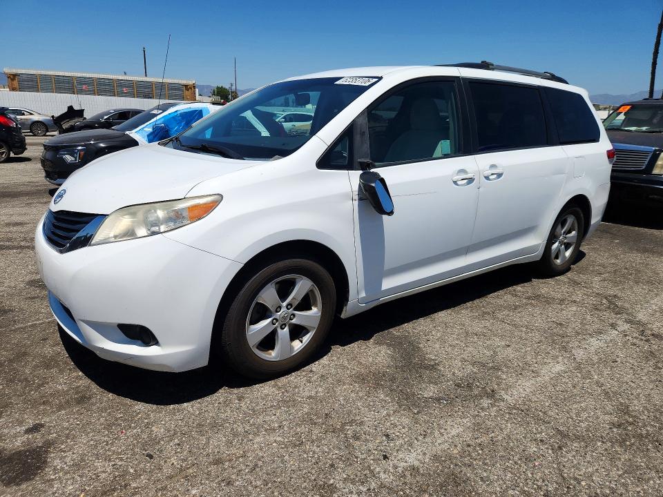 Aukcja sprzedaży 2011 Toyota Sienna, vin: 5TDKK3DCXBS110627, numer aukcji: 62353106
