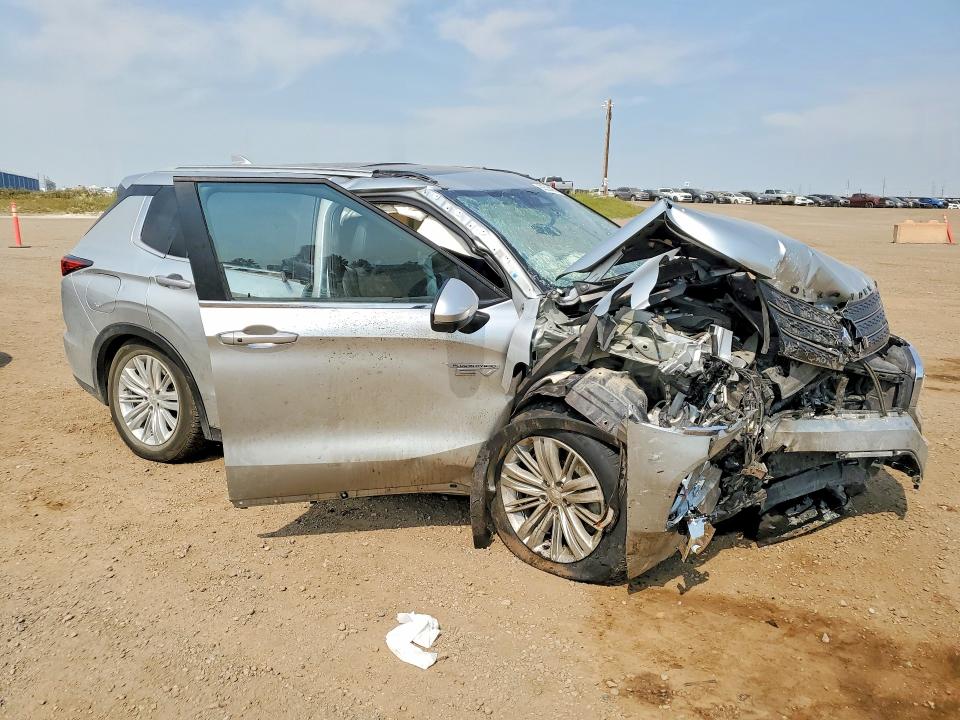 2024 Mitsubishi Outlander მანქანა იყიდება აუქციონზე, vin: JA4T5VA98RZ615391, აუქციონის ნომერი: 63523406