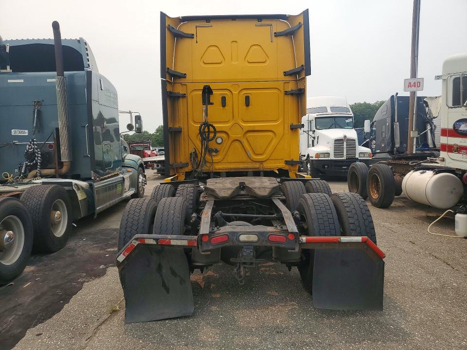 60578746 :رقم المزاد ، 3AKJHHDR9LSLP1260 vin ، 2020 Freightliner Cascadia 126 مزاد بيع