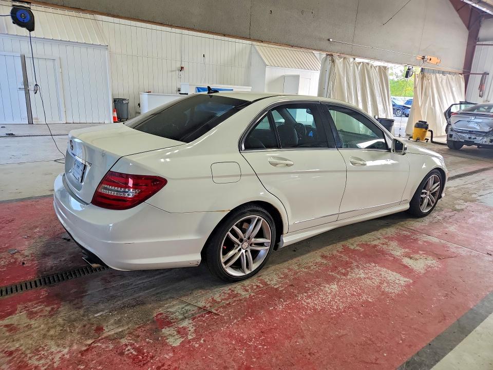Продажа на аукционе авто 2012 Mercedes-benz C, vin: WDDGF8BBXCR233349, номер лота: 85968615