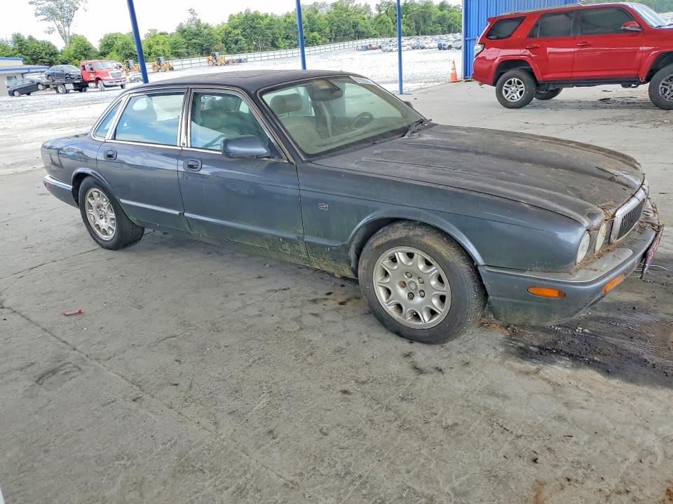 61605816 :رقم المزاد ، SAJDA14C1YLF13765 vin ، 2000 Jaguar Xj8 مزاد بيع