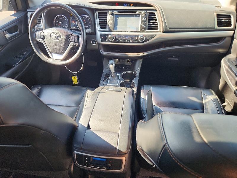 60698086 :رقم المزاد ، 5TDJZRFH1HS511706 vin ، 2017 Toyota Highlander مزاد بيع