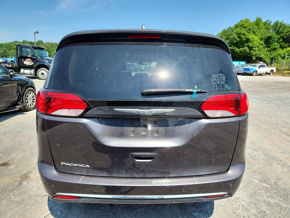 61938126 :رقم المزاد ، 2C4RC1BG6HR805209 vin ، 2017 Chrysler Pacifica مزاد بيع