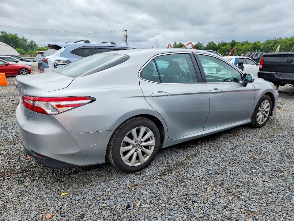 2018 Toyota Camry მანქანა იყიდება აუქციონზე, vin: 4T1B11HK6JU075468, აუქციონის ნომერი: 60111096
