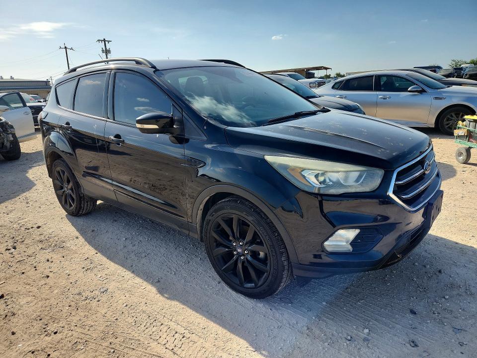 2017 Ford Escape მანქანა იყიდება აუქციონზე, vin: 1FMCU0JD4HUB79226, აუქციონის ნომერი: 63145426