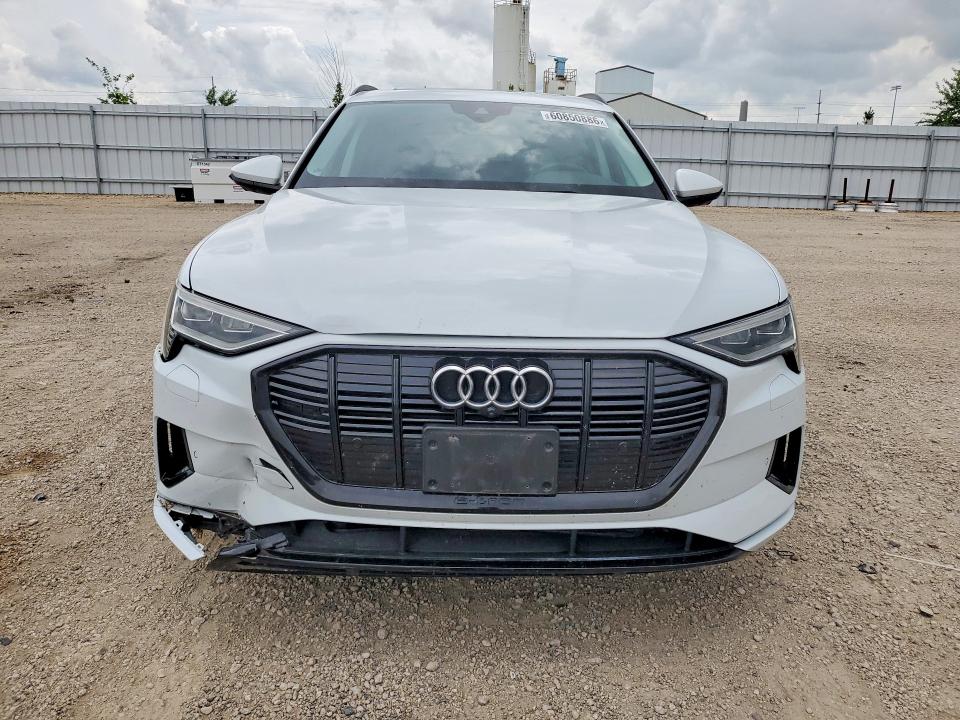 2021 Audi E-tron მანქანა იყიდება აუქციონზე, vin: WA1AAAGE0MB010699, აუქციონის ნომერი: 60850886