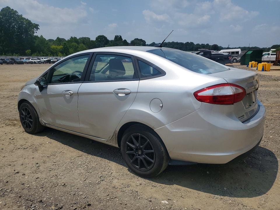 63186396 :رقم المزاد ، 3FADP4AJ5FM135580 vin ، 2015 Ford Fiesta مزاد بيع