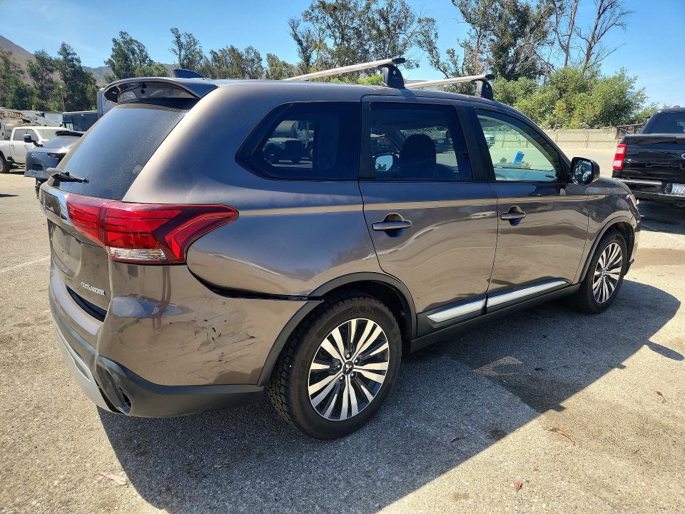 Продажа на аукционе авто 2019 Mitsubishi Outlander, vin: JA4AD2A33KZ008082, номер лота: 62525046