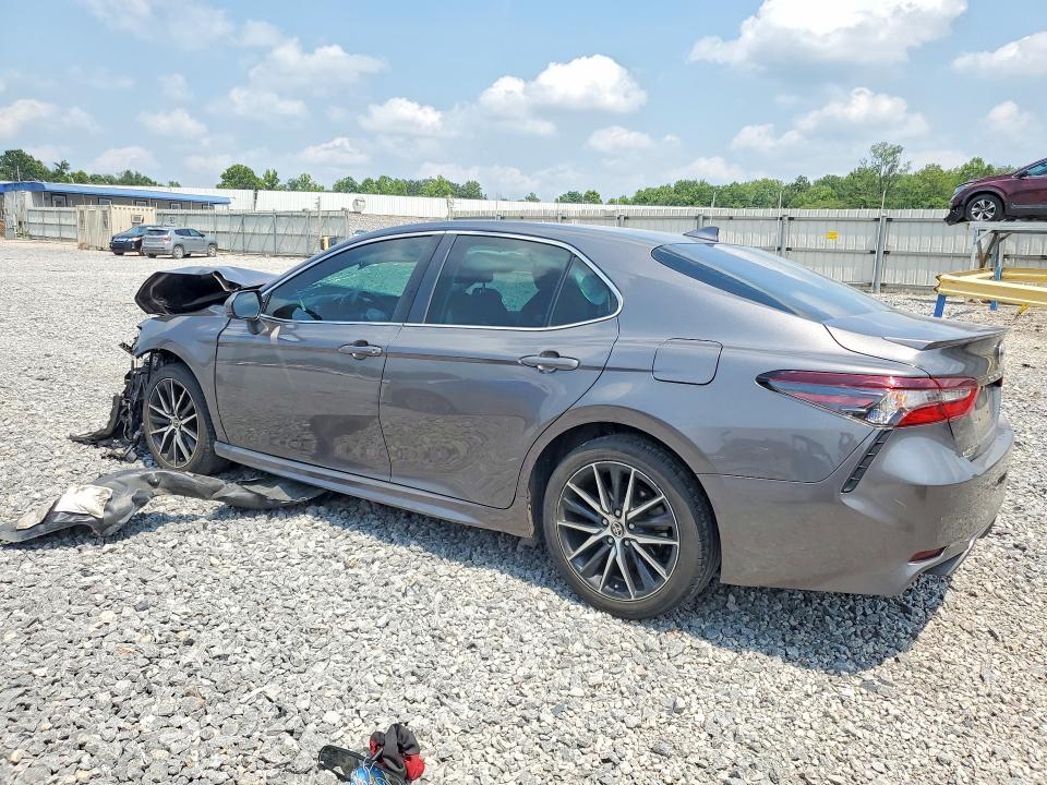 63326736 :رقم المزاد ، 4T1G11AKXMU573094 vin ، 2021 Toyota Camry مزاد بيع