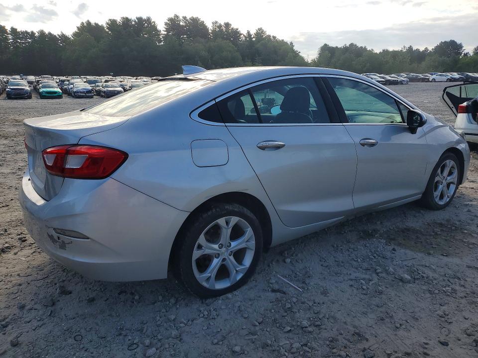 62629956 :رقم المزاد ، 1G1BF5SM2J7201095 vin ، 2018 Chevrolet Cruze مزاد بيع