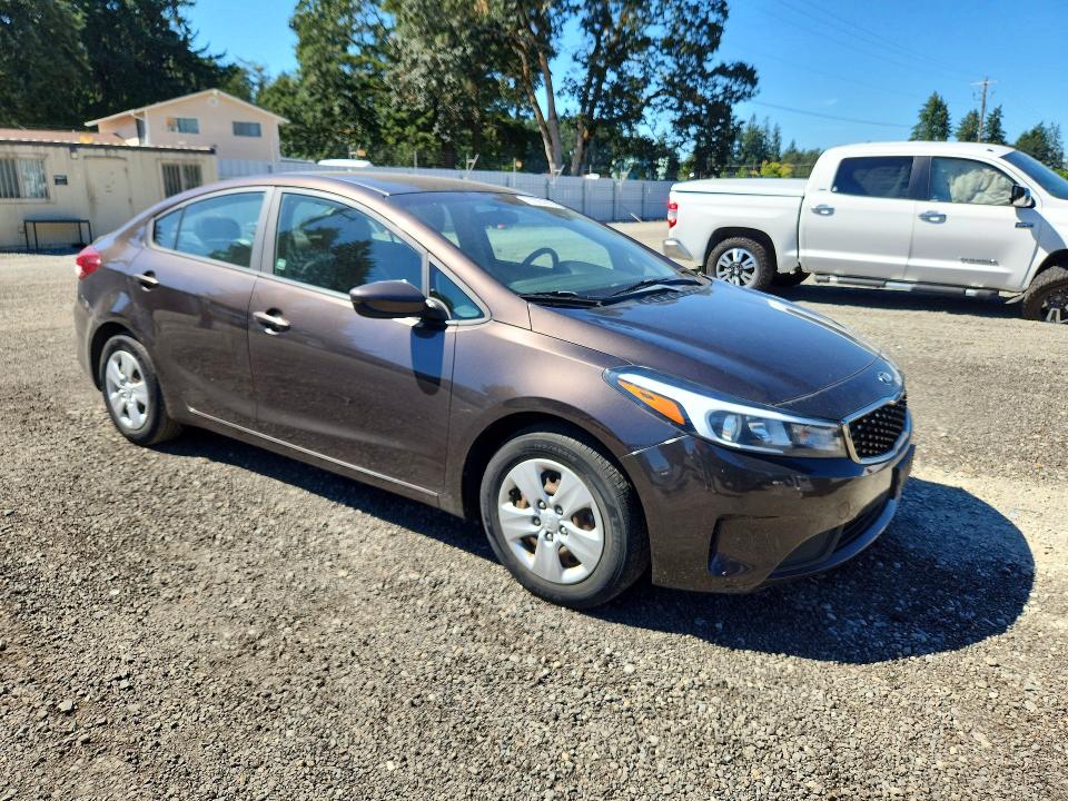 61984886 :رقم المزاد ، 3KPFK4A74JE214957 vin ، 2018 Kia Forte مزاد بيع