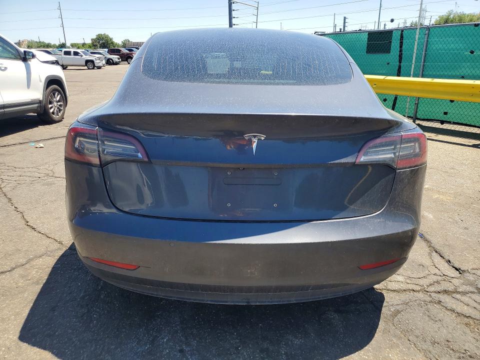 61200686 :رقم المزاد ، 5YJ3E1EB0JF066081 vin ، 2018 Tesla Model 3 مزاد بيع