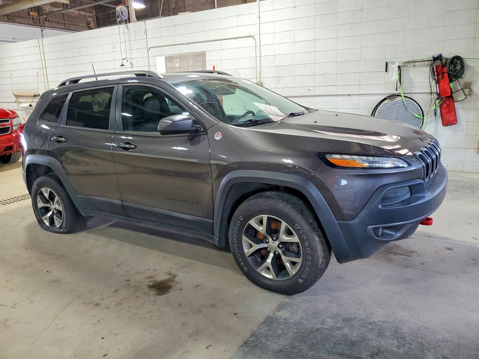 60331396 :رقم المزاد ، 1C4PJMBS4HW561277 vin ، 2017 Jeep Cherokee مزاد بيع