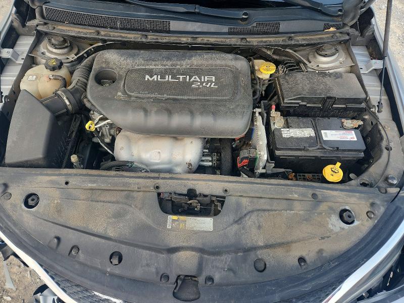 62387426 :رقم المزاد ، 1C3CCCAB7FN562080 vin ، 2015 Chrysler 200 مزاد بيع