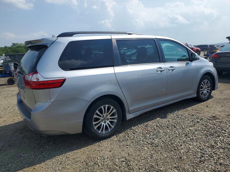 59707316 :رقم المزاد ، 5TDYZ3DC2JS910813 vin ، 2018 Toyota Sienna مزاد بيع