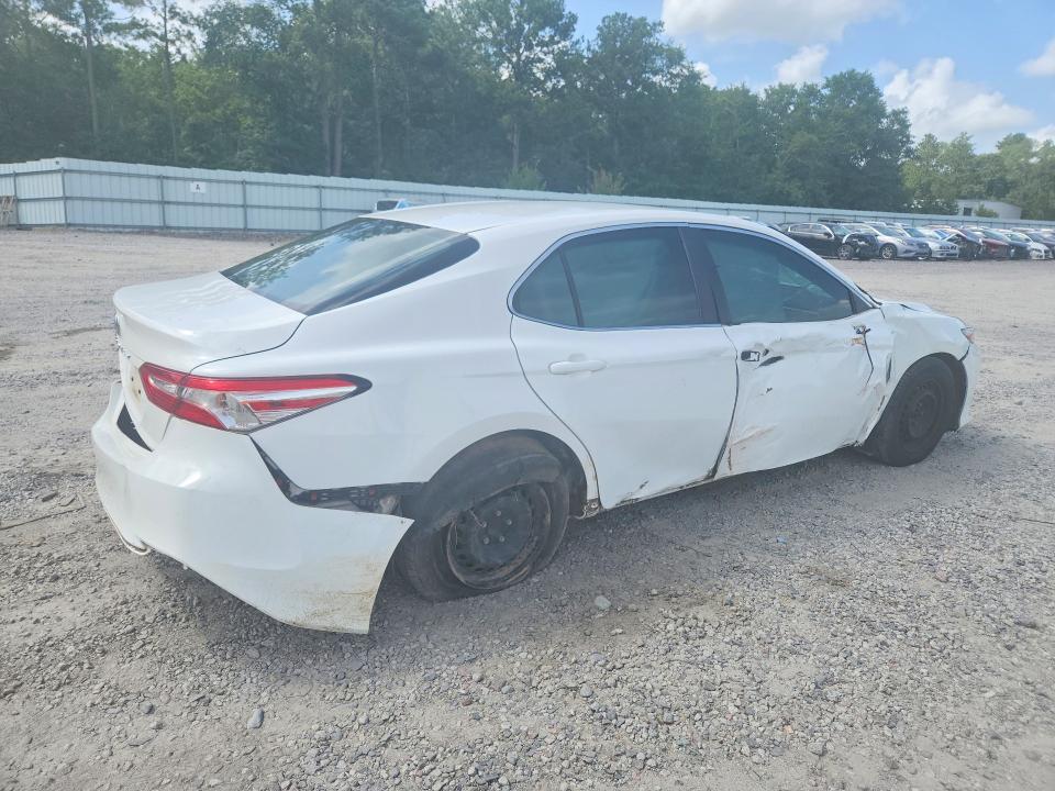 61879266 :رقم المزاد ، 4T1B11HK4JU082726 vin ، 2018 Toyota Camry مزاد بيع