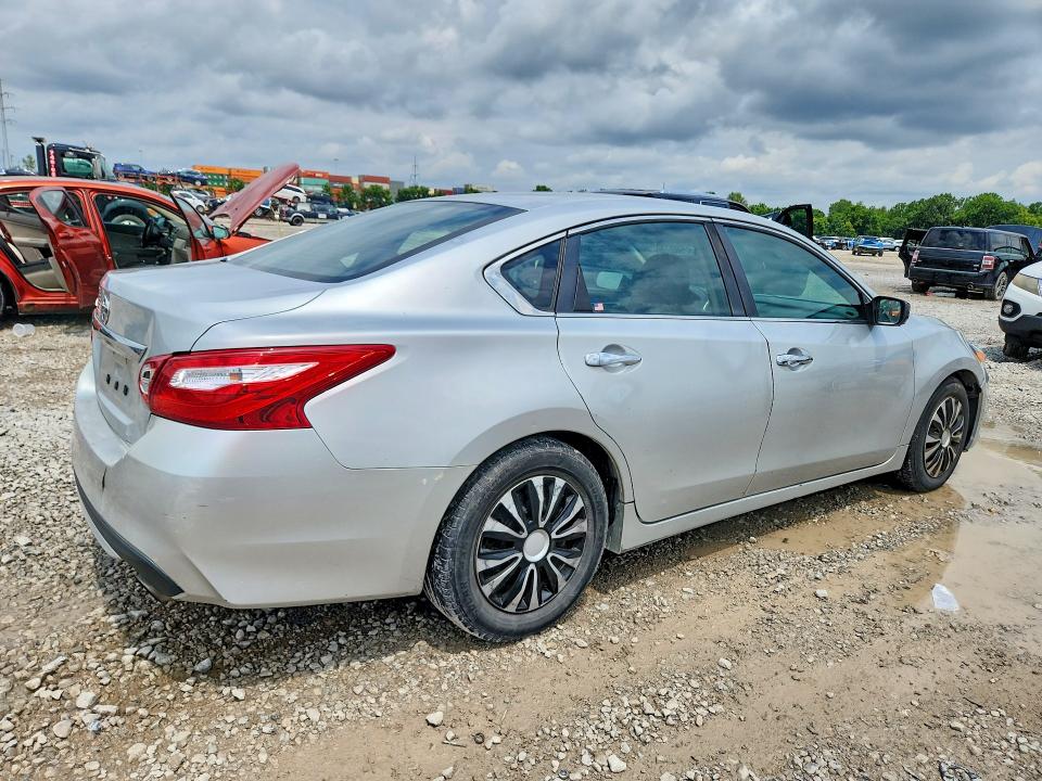 2017 Nissan Altima მანქანა იყიდება აუქციონზე, vin: 1N4AL3AP8HN322026, აუქციონის ნომერი: 62903356