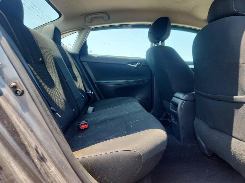 62826136 :رقم المزاد ، 3N1AB7AP5JY306785 vin ، 2018 Nissan Sentra مزاد بيع