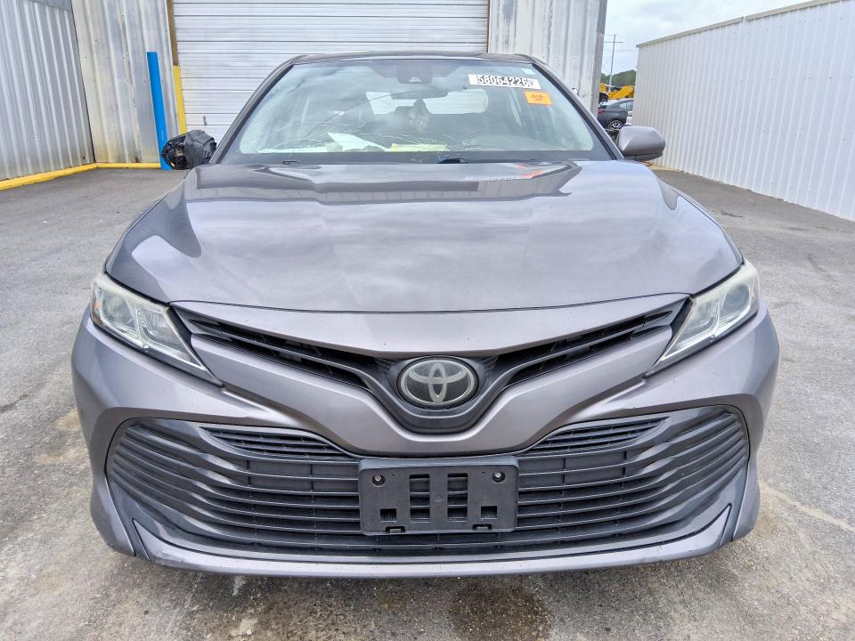 58064226 :رقم المزاد ، 4T1C11AK6LU884647 vin ، 2020 Toyota Camry مزاد بيع