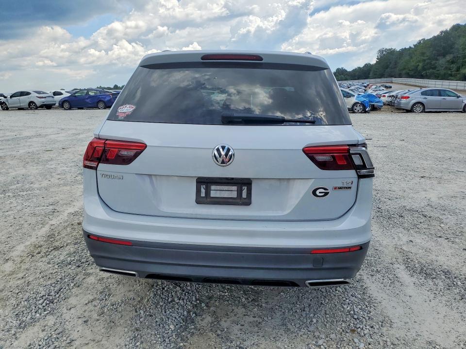 61139196 :رقم المزاد ، 3VV0B7AX5JM116017 vin ، 2018 Volkswagen Tiguan مزاد بيع