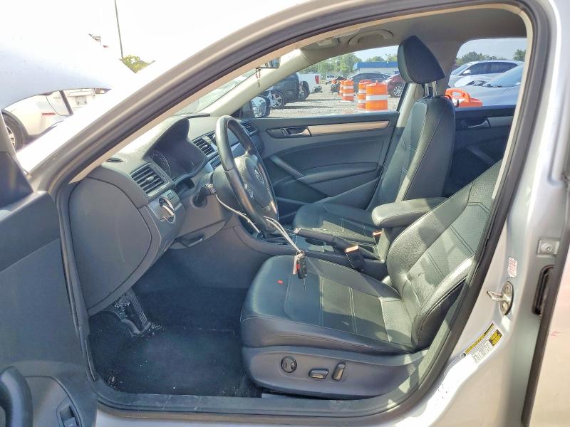 60672096 :رقم المزاد ، 1VWAT7A37FC056700 vin ، 2015 Volkswagen Passat مزاد بيع