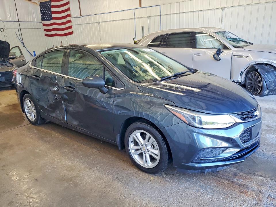 62776466 :رقم المزاد ، 1G1BE5SM8J7183978 vin ، 2018 Chevrolet Cruze مزاد بيع