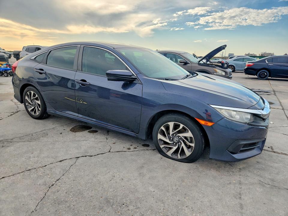 60075406 :رقم المزاد ، 19XFC2F77HE056019 vin ، 2017 Honda Civic مزاد بيع