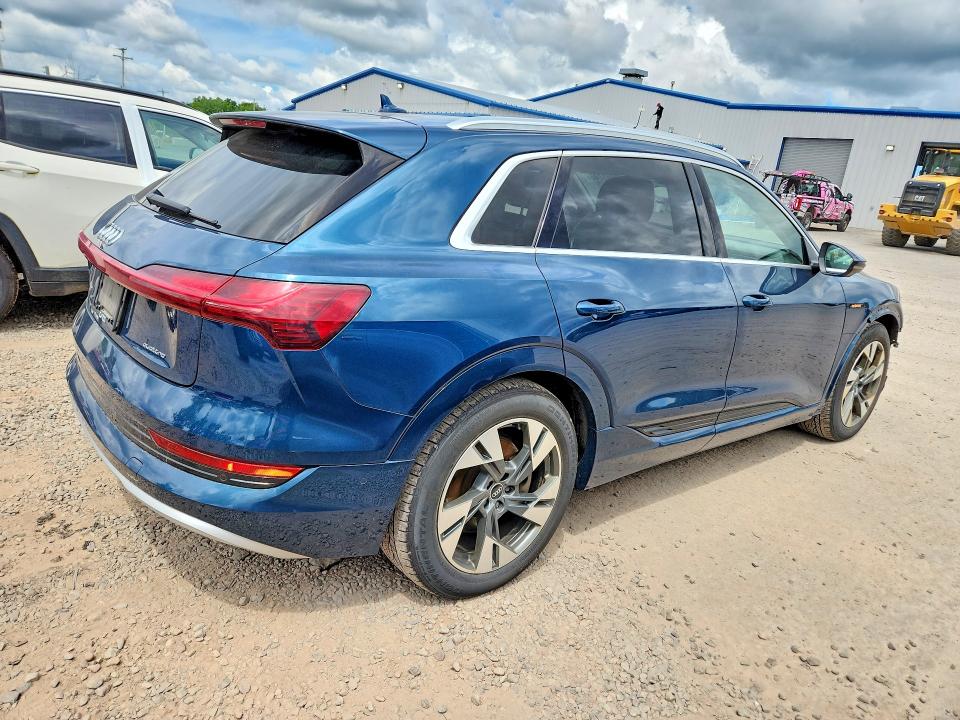 2021 Audi E-tron მანქანა იყიდება აუქციონზე, vin: WA1VABGE4MB015766, აუქციონის ნომერი: 60461746