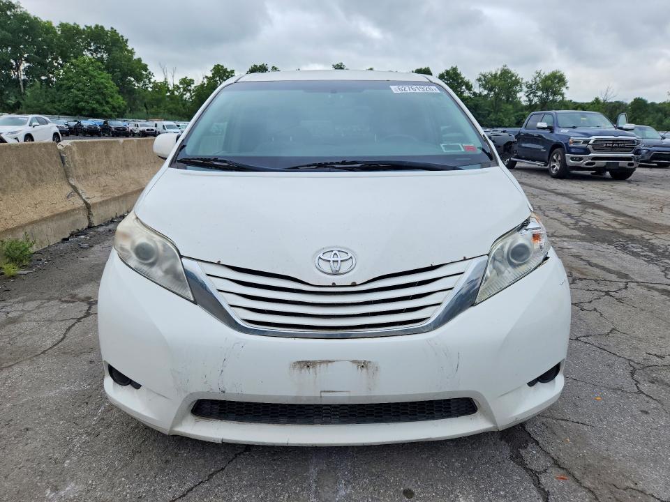 62761926 :رقم المزاد ، 5TDKK3DC4FS539039 vin ، 2015 Toyota Sienna مزاد بيع