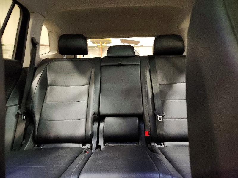 60824786 :رقم المزاد ، 3VV2B7AX2JM050826 vin ، 2018 Volkswagen Tiguan مزاد بيع
